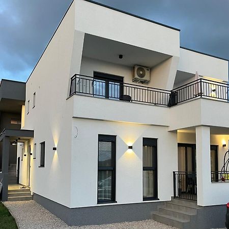 Lana Apartmani Bar Esterno foto