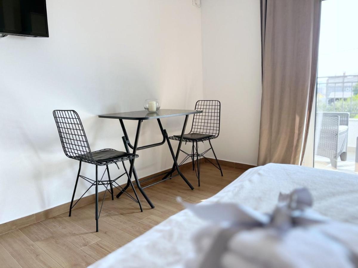 Lana Apartmani Bar Esterno foto