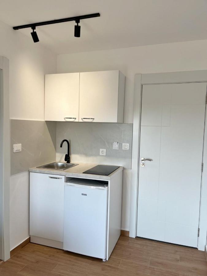 Lana Apartmani Bar Esterno foto