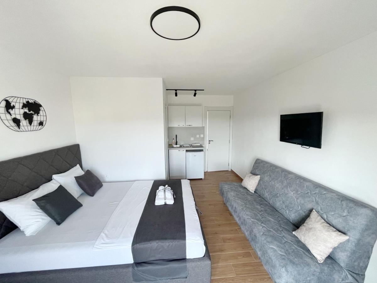 Lana Apartmani Bar Esterno foto