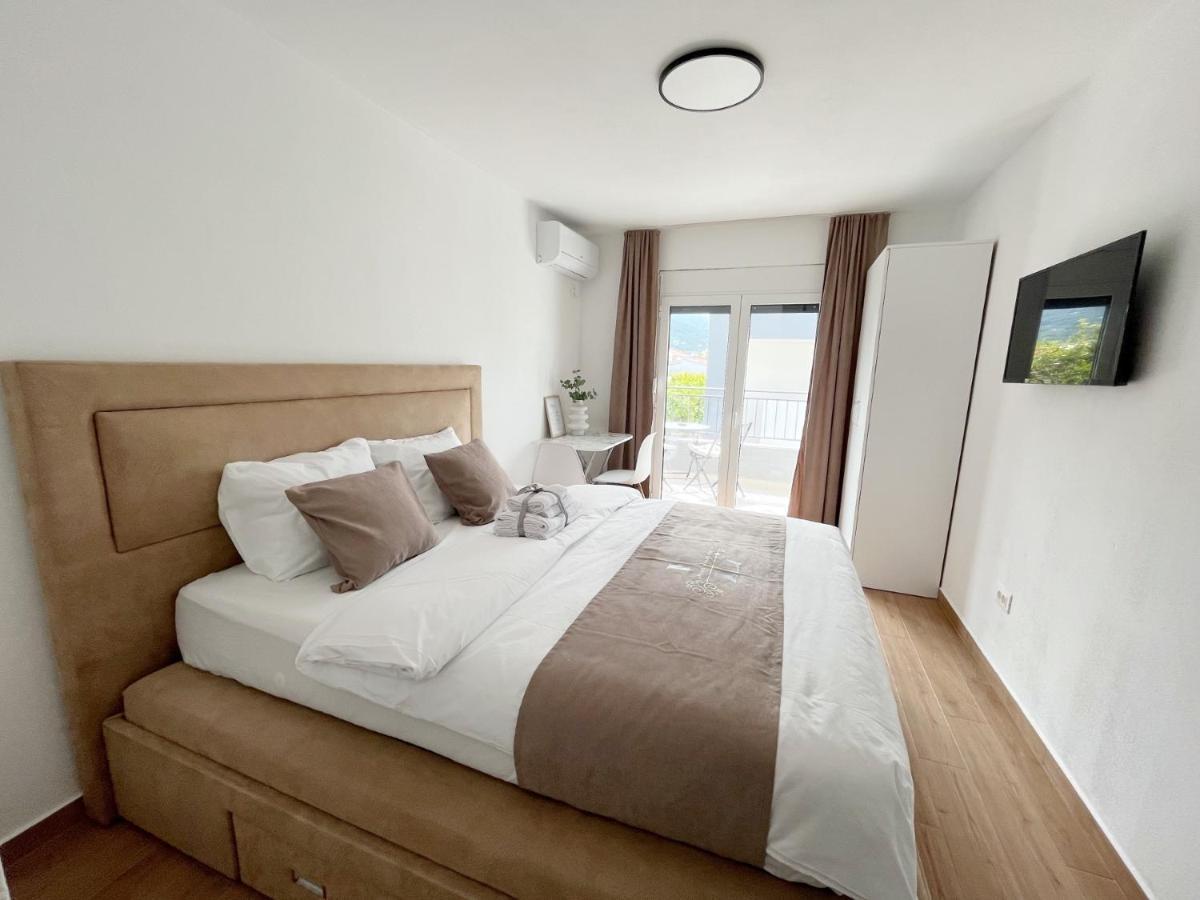 Lana Apartmani Bar Esterno foto