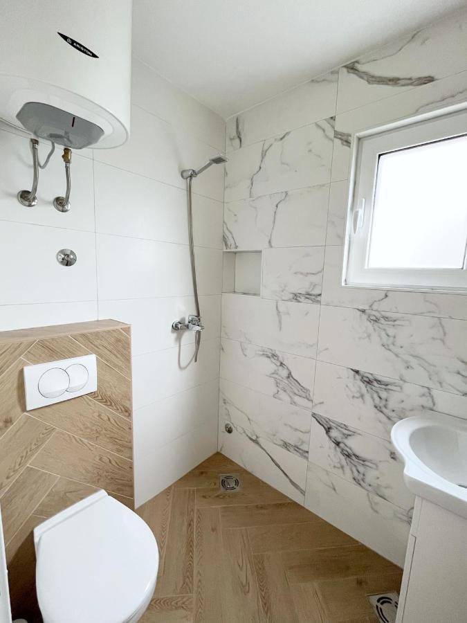 Lana Apartmani Bar Esterno foto