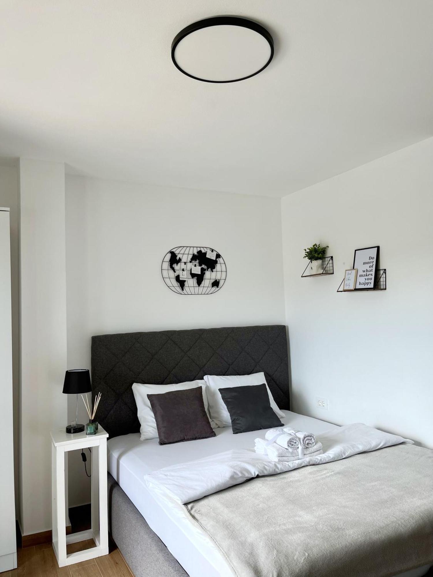 Lana Apartmani Bar Esterno foto